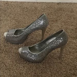 Guess Diamond cut Dress Shoes